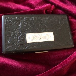 Kat Von D ‘Saint’ Eyeshadow Palette
